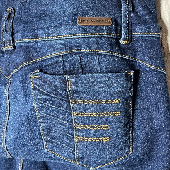 Modaxpress back panel lift stretchy jeans size 11/12 - Picture 9 of 14